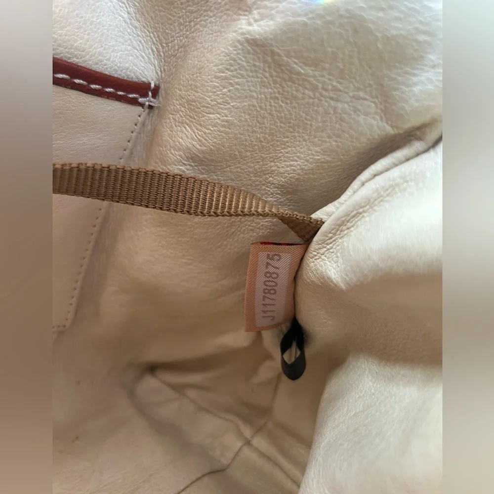 Dooney & Bourke this fashionable